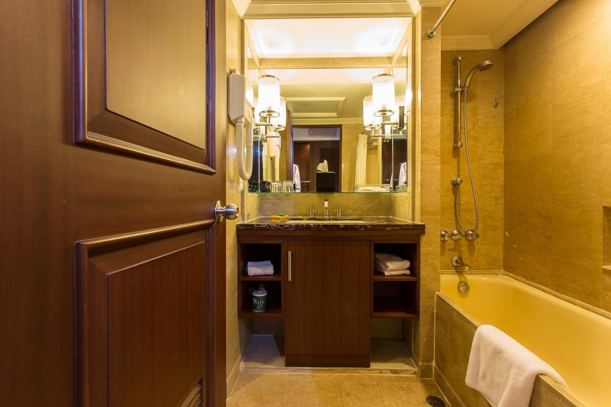 Le Grandeur Hotel Balikpapan Exterior photo