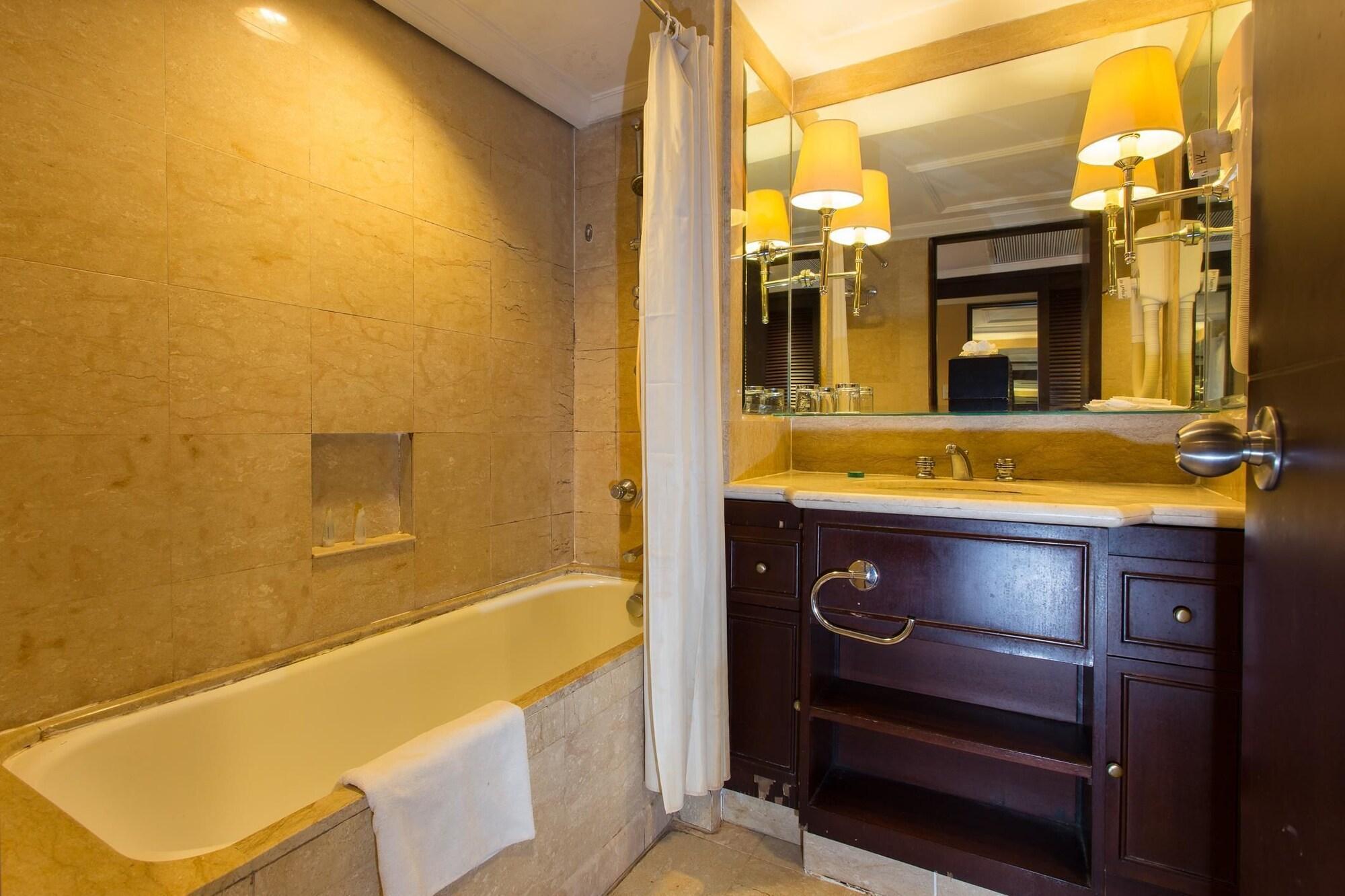 Le Grandeur Hotel Balikpapan Exterior photo