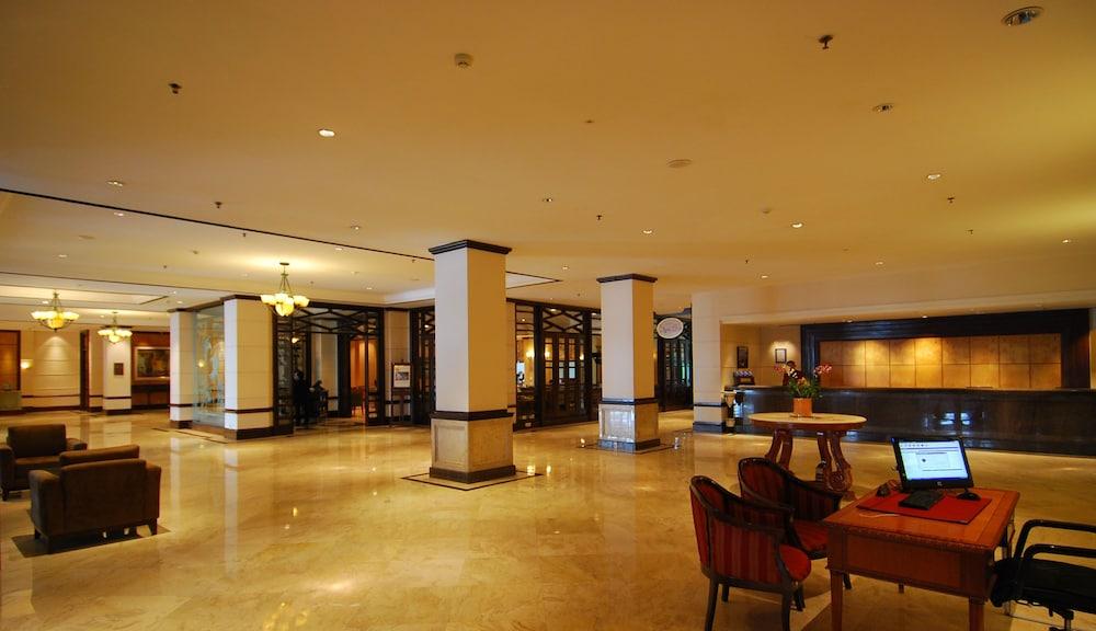 Le Grandeur Hotel Balikpapan Exterior photo
