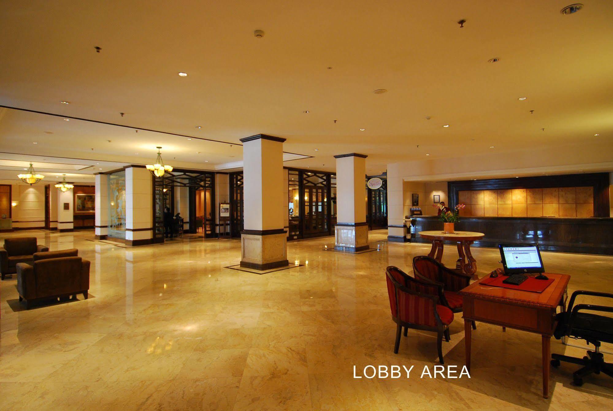 Le Grandeur Hotel Balikpapan Exterior photo