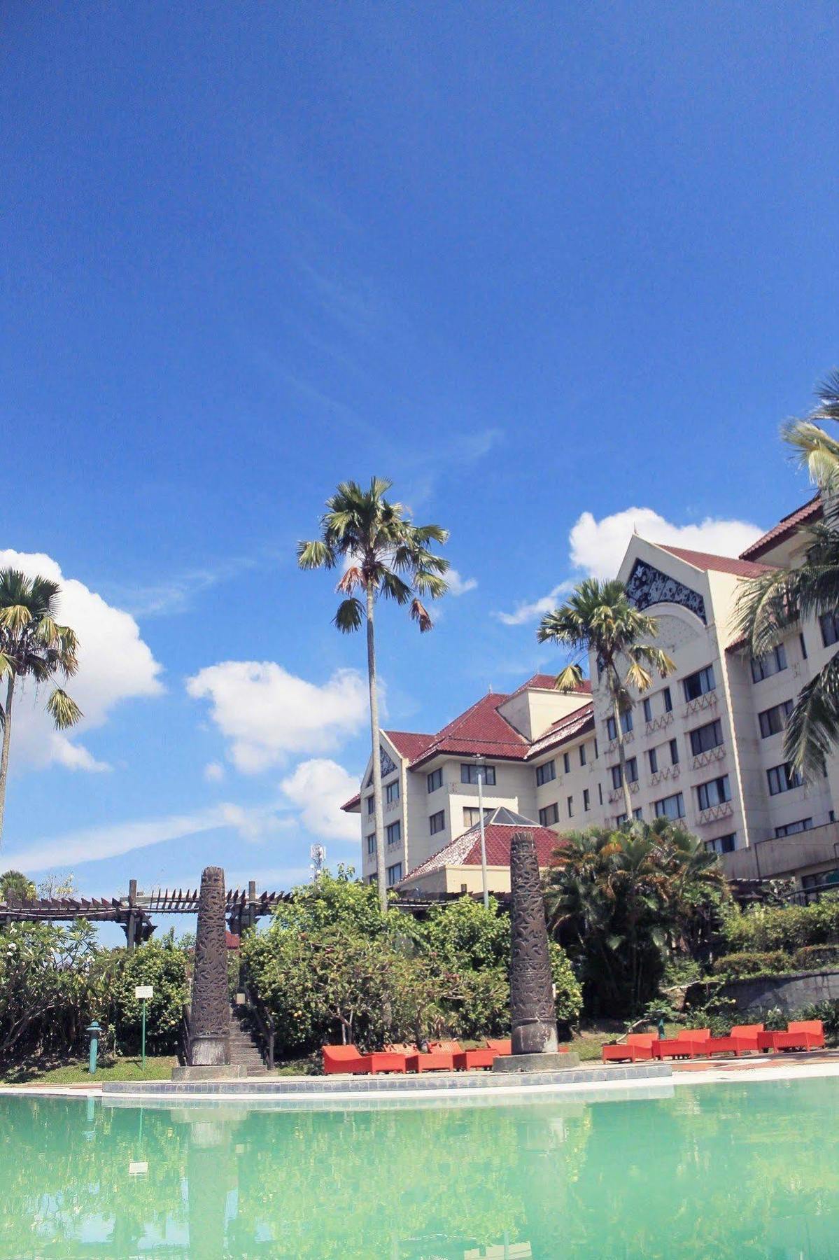 Le Grandeur Hotel Balikpapan Exterior photo