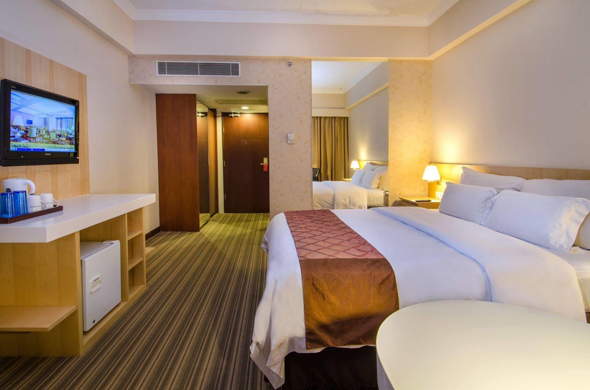 Le Grandeur Hotel Balikpapan Exterior photo