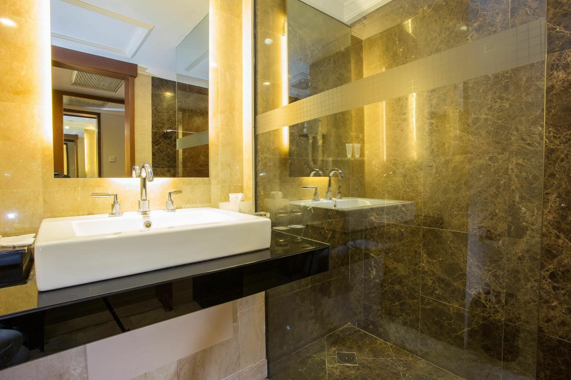 Le Grandeur Hotel Balikpapan Exterior photo